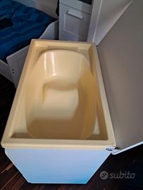 mobile fasciatoio con vaschetta per neonato