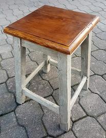 Sgabello e panca antichi rustici