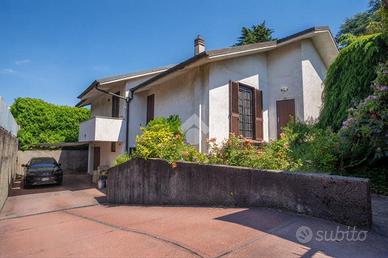 VILLA SINGOLA A MACHERIO