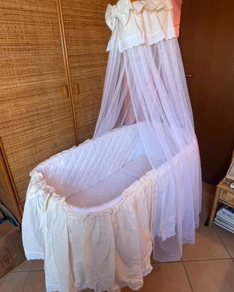 Culla neonato in vimini con tulle