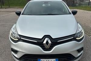 RENAULT CLIO MOSCHINO