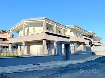 VILLA A SCHIERA A CESATE