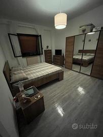 Camera da letto pari a nuovo, incluso materasso