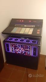 Jukebox Rockola finemente restaurato. 