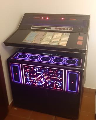 Jukebox Rockola finemente restaurato. 