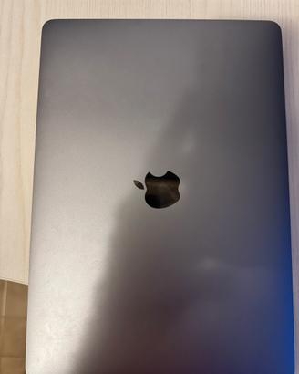 macbook pro m2 13” 2022