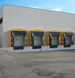 Capannone indipendente 4400mq con Banchine