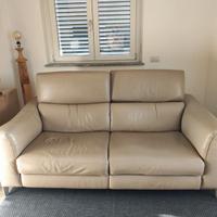 Divano beige vera pelle con meccanismo reclinabile
