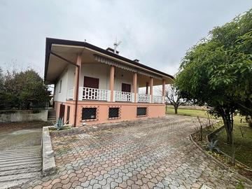 VILLA INDIPENDENTE SU LOTTO DI 1400 MQ - SPAZI ...