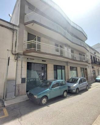 Immobile di 140 m² con 2 locali a Noci