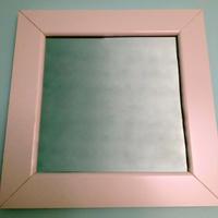 Specchio quadrato in cornice bianca di legno