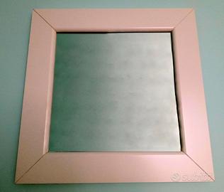 Specchio quadrato in cornice bianca di legno