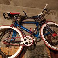 bicicletta scatto fisso e flip flop