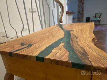 Consolle d’epoca restaurata ulivo e resina – Unica