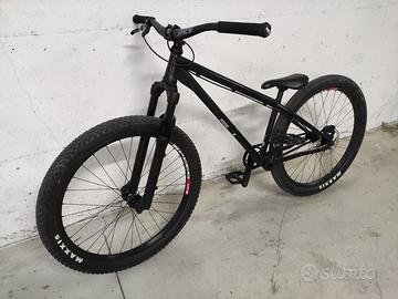 YT DIRT LOVE CORE 1 dirtjump, pump track, tricks