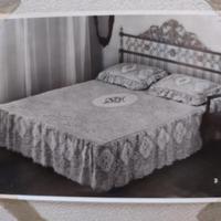 Copriletto vintage  con valigia