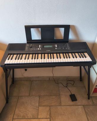 Tastiera Yamaha PSR E-373+ supporto e pedale
