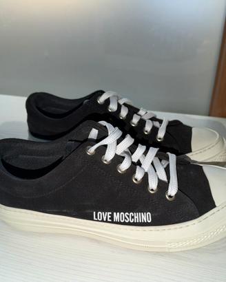 scarpe Love Moschino