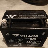 Batteria YUASA YTX12-BS per moto