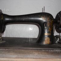 Macchina x cucire Singer con pedaliera Polettini