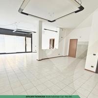 NEGOZIO A PREGNANA MILANESE