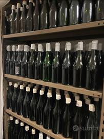 Bottiglie con tappi imbottigliatrice