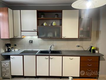 cucina compleata dí elettrodomestici nuovi