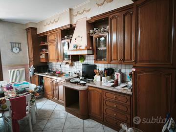 Cucina lineare in legno