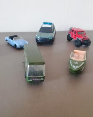 Lotto 6 macchinine + mini set militare giocattoli