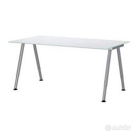 Scrivania IKEA con piano in vetro e piedi in met.
