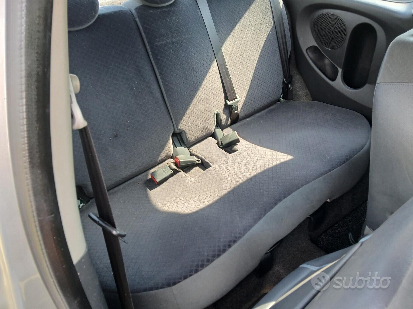 Nissan Micra 2004 photo 5