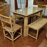 Tavolo con sedie vimini interno/giardino