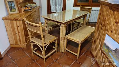 Tavolo con sedie vimini interno/giardino