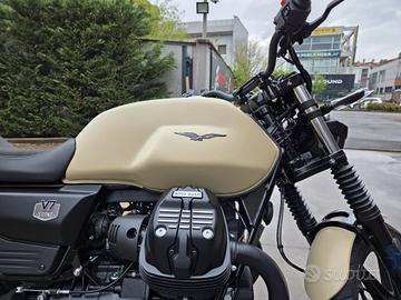 Moto Guzzi V7 STONE km zero 08/2026
