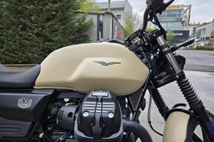 Moto Guzzi V7 STONE km zero 08/2026