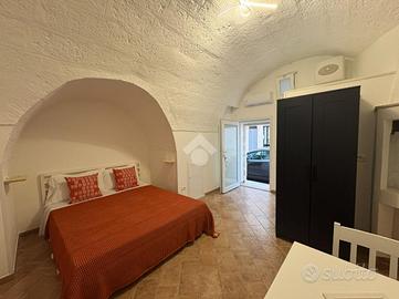 MONOLOCALE A POLIGNANO A MARE