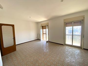 Appartamento grande e panoramico in Viale Teracati