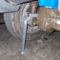 SUPPORTO PER SOSTITUZIONE RUOTA POSTER. VESPA 125