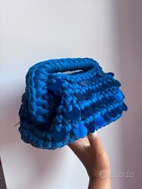 borsa uncinetto blu con paiette