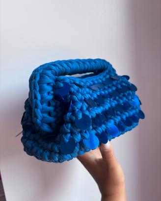 borsa uncinetto blu con paiette