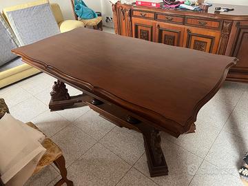 Tavolo con sedie