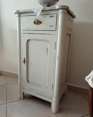 comodino shabby chic con piano in marmo
