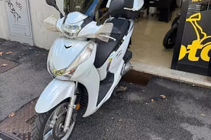 Honda SH 300 - 2017 - PERMUTE