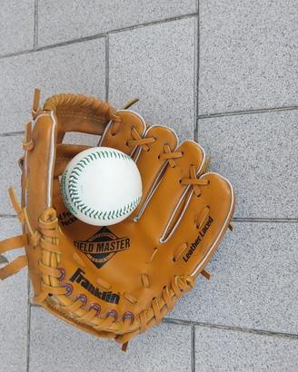 GUANTONE E PALLA DA BASEBALL 