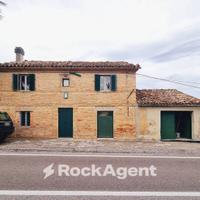 TIPICO CASALE IN PIETRA CON GIARDINO