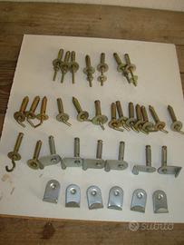 Lotto di 28 tappi a pressione D.8