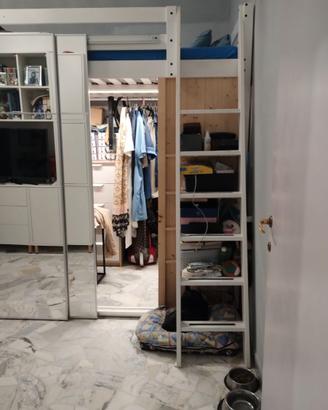 letto a soppalco con cabina armadio sottostante