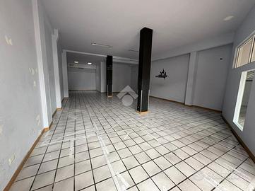 NEGOZIO A GIOIA DEL COLLE