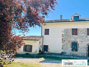 Casale in pietra