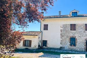 Casale in pietra